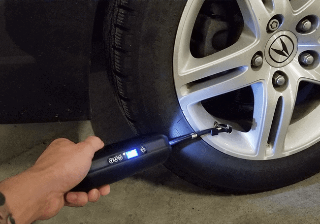 a device pumping air in car tyre